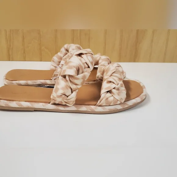 Universal Thread sandals - Picture 5 of 6